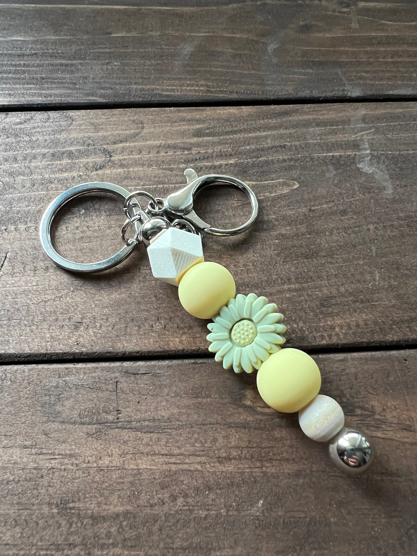 Cute daisy silicone beaded keychain - Just because!