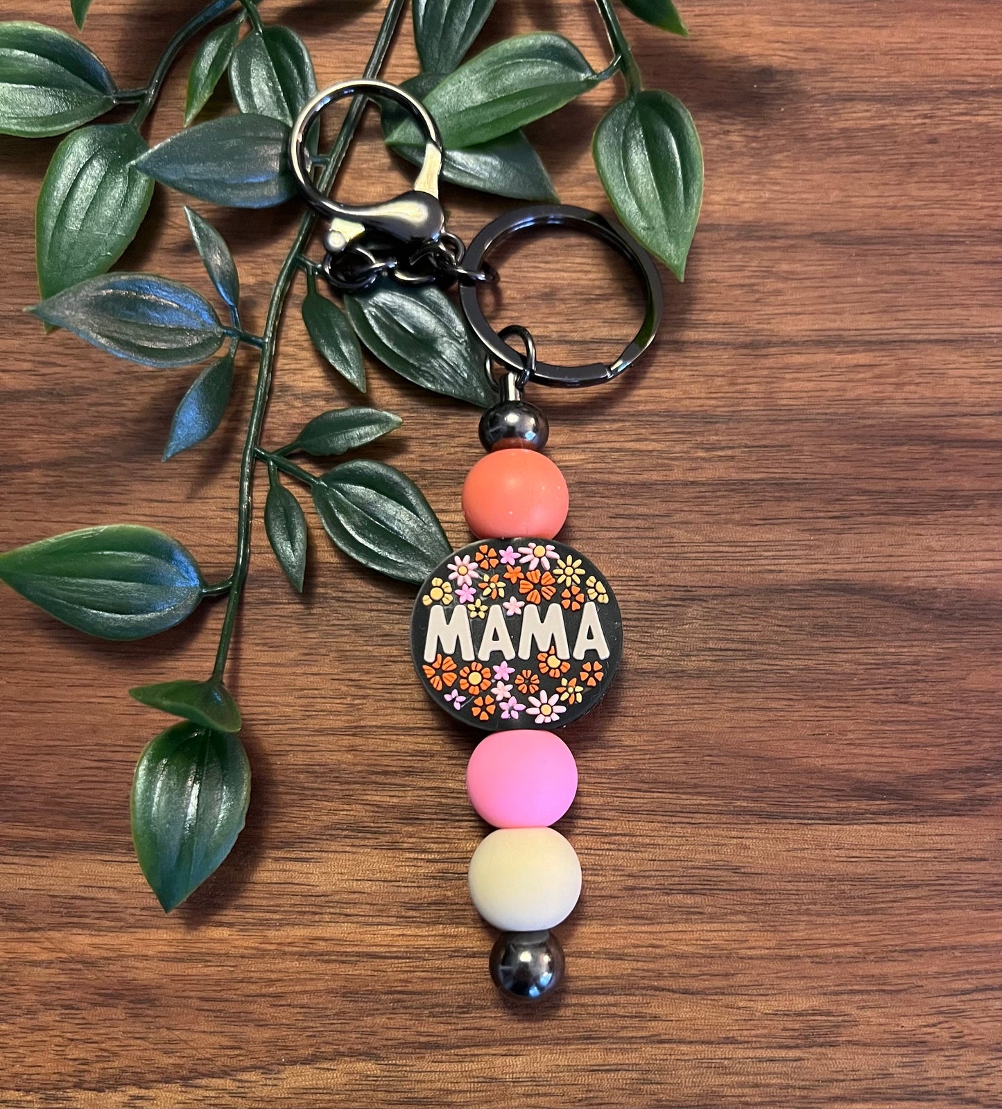 Mama silicone beaded keychain - A perfect gift for moms on the go!