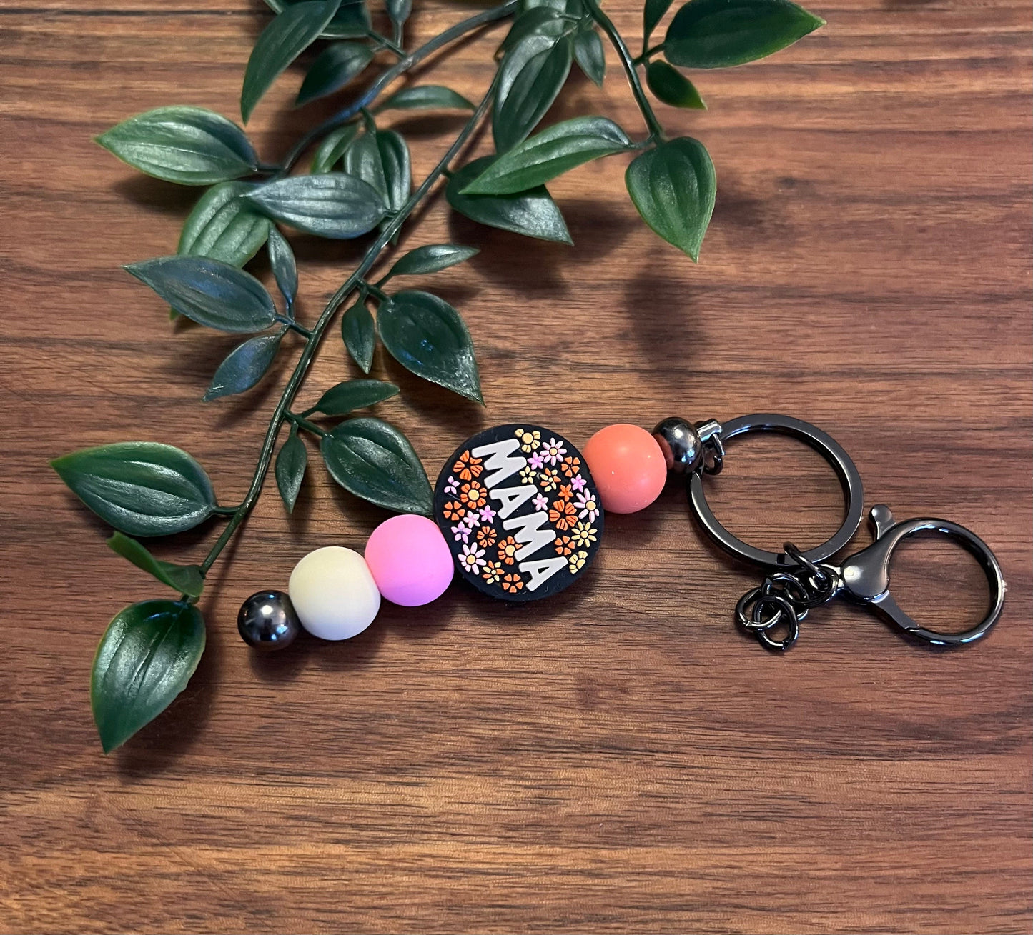 Mama silicone beaded keychain - A perfect gift for moms on the go!