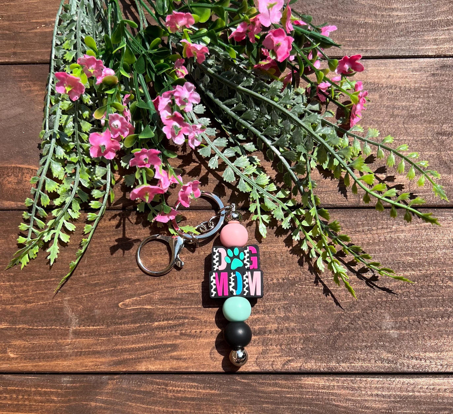 Durable silicone Dog mom beaded keychain - Perfect gift for dog lovers